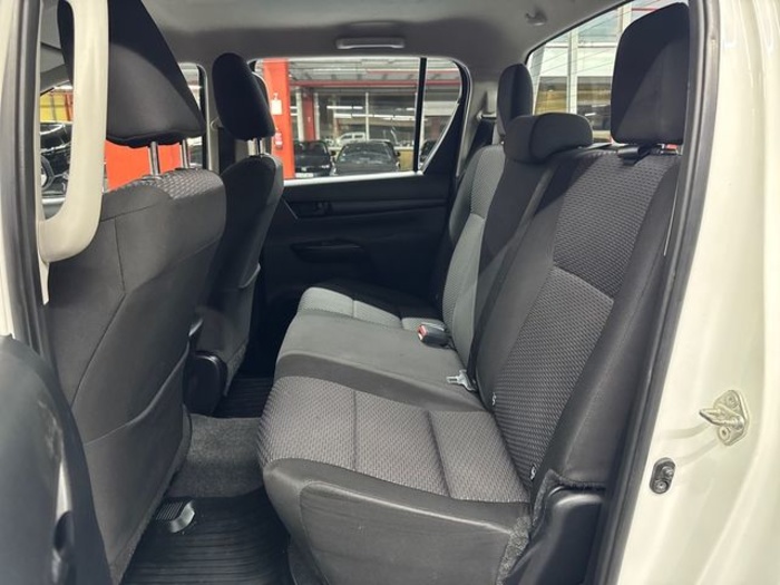 ToyotaHilux 2.4 D-4D Cabina Extra GX 110 kW (150 CV) Vehículo usado en Barcelona - 8 ToyotaHilux 2.4 D-4D Cabina Extra GX 110 kW (150 CV) Vehículo usado en Barcelona - 8