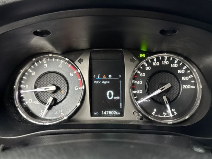 ToyotaHilux 2.4 D-4D Cabina Extra GX 110 kW (150 CV) Vehículo usado en Barcelona - 13 ToyotaHilux 2.4 D-4D Cabina Extra GX 110 kW (150 CV) Vehículo usado en Barcelona - 13