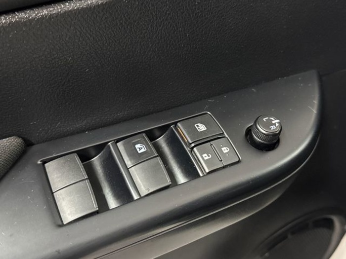 ToyotaHilux 2.4 D-4D Cabina Extra GX 110 kW (150 CV) Vehículo usado en Barcelona - 14 ToyotaHilux 2.4 D-4D Cabina Extra GX 110 kW (150 CV) Vehículo usado en Barcelona - 14