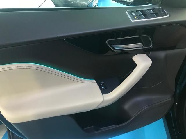 JaguarF-PACE 2.0L i4D Prestige Auto 132 kW (180 CV) Vehículo usado en Barcelona - 11