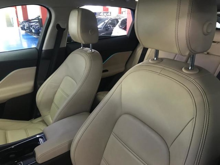 JaguarF-PACE 2.0L i4D Prestige Auto 132 kW (180 CV) Vehículo usado en Barcelona - 13 JaguarF-PACE 2.0L i4D Prestige Auto 132 kW (180 CV) Vehículo usado en Barcelona - 13
