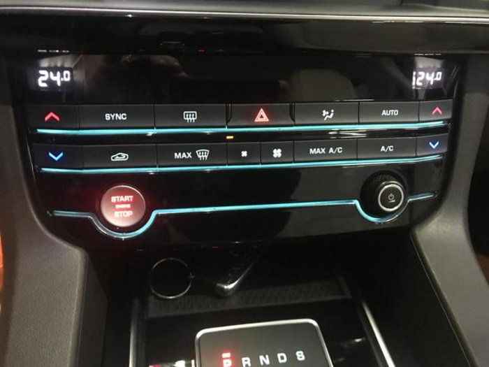 JaguarF-PACE 2.0L i4D Prestige Auto 132 kW (180 CV) Vehículo usado en Barcelona - 16 JaguarF-PACE 2.0L i4D Prestige Auto 132 kW (180 CV) Vehículo usado en Barcelona - 16