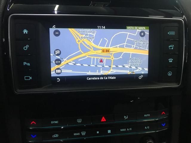 JaguarF-PACE 2.0L i4D Prestige Auto 132 kW (180 CV) Vehículo usado en Barcelona - 21