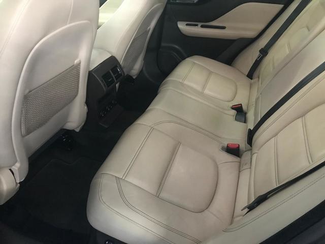 JaguarF-PACE 2.0L i4D Prestige Auto 132 kW (180 CV) Vehículo usado en Barcelona - 22