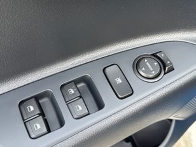 Kia Stonic 1.0 T-GDi MHEV iMT Concept 74 kW (100 CV) Kia Stonic 1.0 T-GDi MHEV iMT Concept 74 kW (100 CV)