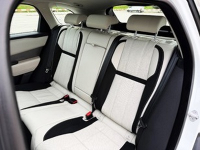 Land Rover Range Rover Velar D240 I4 Standard 4WD Auto 150 kW (204 CV) Land Rover Range Rover Velar D240 I4 Standard 4WD Auto 150 kW (204 CV)