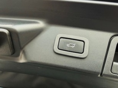 Land Rover Range Rover Velar D240 I4 Standard 4WD Auto 150 kW (204 CV) Land Rover Range Rover Velar D240 I4 Standard 4WD Auto 150 kW (204 CV)