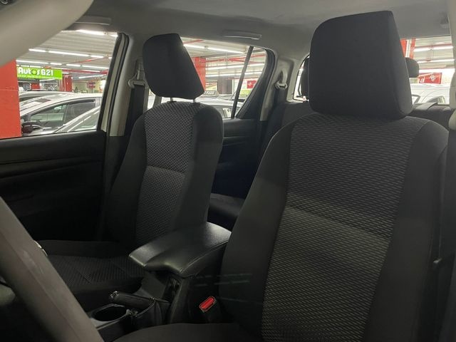 ToyotaHilux 2.4 D-4D DC GX Plus 110 kW (150 CV) Vehículo usado en Barcelona - 10