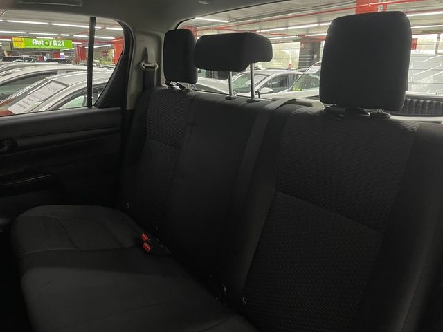 ToyotaHilux 2.4 D-4D DC GX Plus 110 kW (150 CV) Vehículo usado en Barcelona - 12