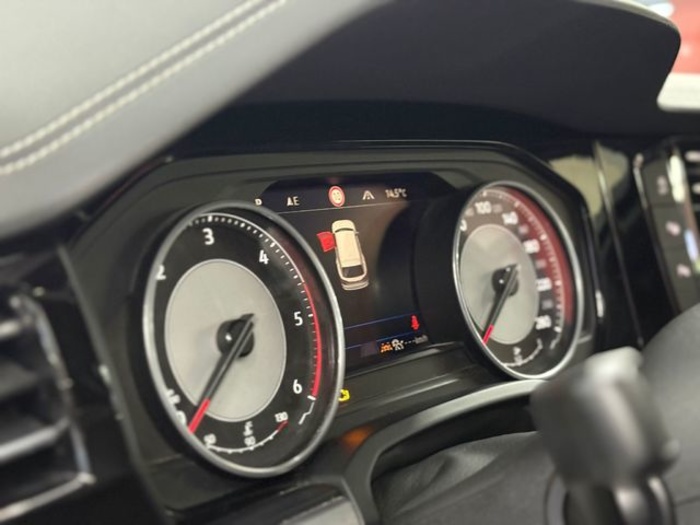 VolkswagenTouareg Premium 3.0 TDI 4Motion 170 kW (231 CV) Tiptronic Vehículo usado en Barcelona - 19 VolkswagenTouareg Premium 3.0 TDI 4Motion 170 kW (231 CV) Tiptronic Vehículo usado en Barcelona - 19