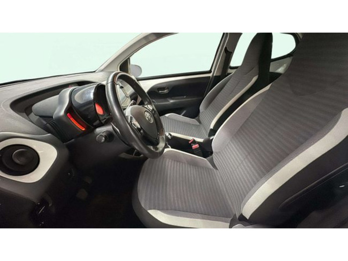 ToyotaAygo 1.0 70 x-play 53 kW (72 CV) Vehículo usado en Barcelona - 9 ToyotaAygo 1.0 70 x-play 53 kW (72 CV) Vehículo usado en Barcelona - 9