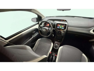 Toyota Aygo 1.0 70 x-play 53 kW (72 CV) Toyota Aygo 1.0 70 x-play 53 kW (72 CV)