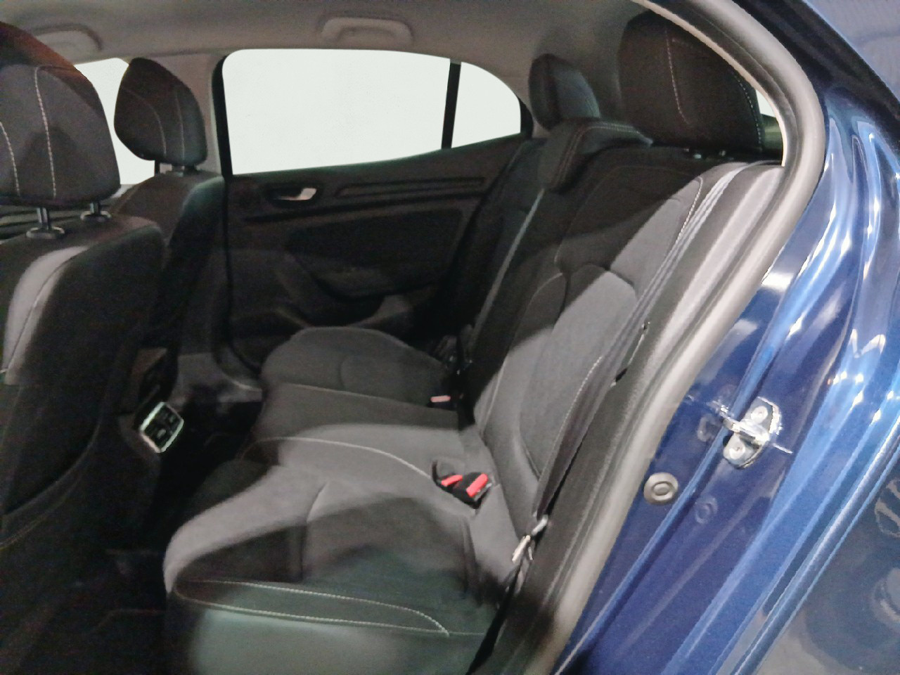 Renault Megane Limited + TCe 85 kW (115 CV) GPF - 9