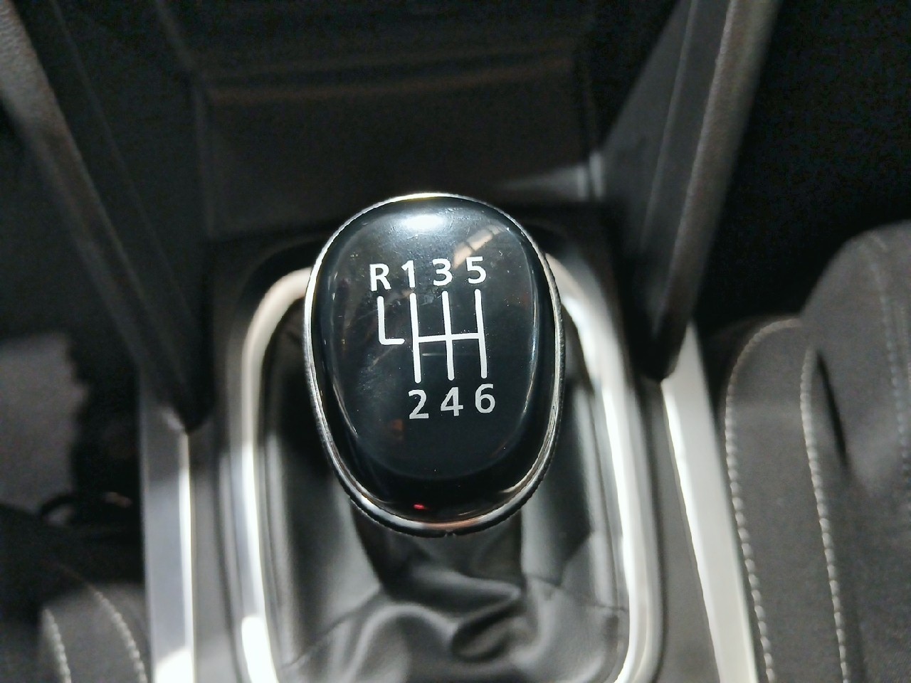 Renault Megane Limited + TCe 85 kW (115 CV) GPF - 18