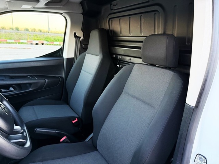 CitroenBerlingo Furgon BlueHDi 100 Talla M Control 75 kW (102 CV) Vehículo usado en Barcelona - 4 CitroenBerlingo Furgon BlueHDi 100 Talla M Control 75 kW (102 CV) Vehículo usado en Barcelona - 4