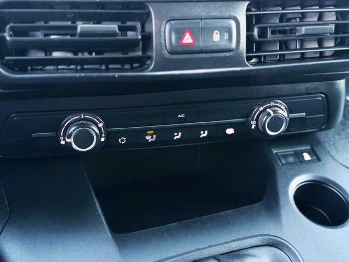 CitroenBerlingo Furgon BlueHDi 100 Talla M Control 75 kW (102 CV) Vehículo usado en Barcelona - 18 CitroenBerlingo Furgon BlueHDi 100 Talla M Control 75 kW (102 CV) Vehículo usado en Barcelona - 18