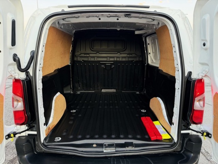 CitroenBerlingo Furgon BlueHDi 100 Talla M Control 75 kW (102 CV) Vehículo usado en Barcelona - 21 CitroenBerlingo Furgon BlueHDi 100 Talla M Control 75 kW (102 CV) Vehículo usado en Barcelona - 21