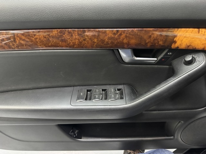 AudiA4 Cabrio 2.4 125 kW (170 CV) Vehículo usado en Barcelona - 9 AudiA4 Cabrio 2.4 125 kW (170 CV) Vehículo usado en Barcelona - 9