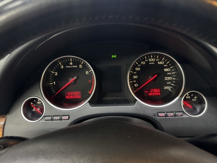 AudiA4 Cabrio 2.4 125 kW (170 CV) Vehículo usado en Barcelona - 10 AudiA4 Cabrio 2.4 125 kW (170 CV) Vehículo usado en Barcelona - 10