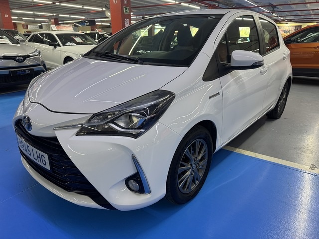 ToyotaYaris 1.5 100H Active 74 kW (100 CV) Vehículo usado en Barcelona - 1