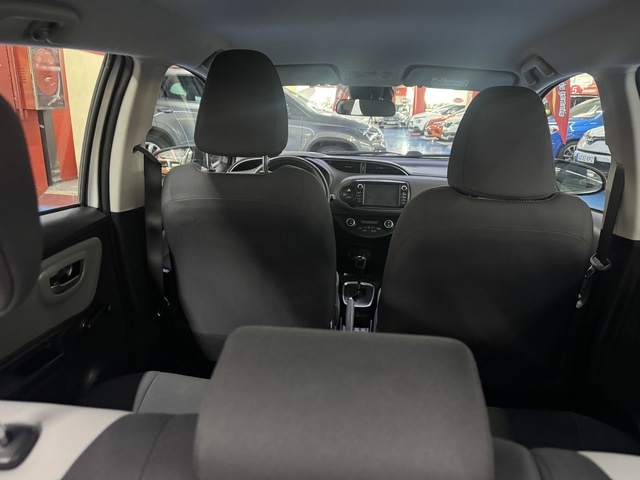 ToyotaYaris 1.5 100H Active 74 kW (100 CV) Vehículo usado en Barcelona - 10