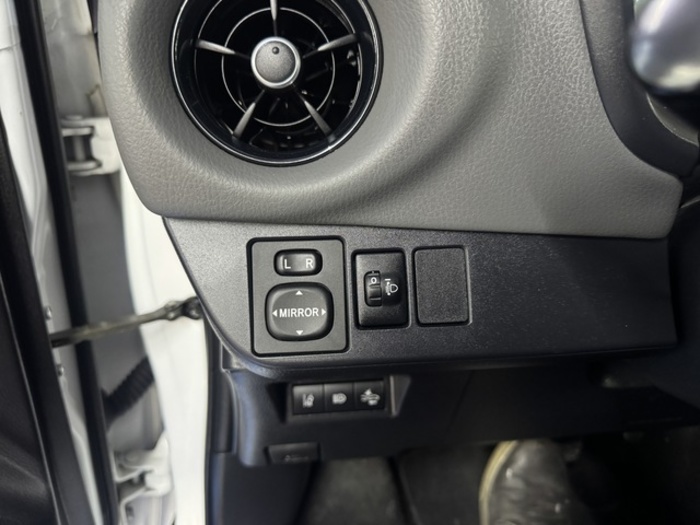 ToyotaYaris 1.5 100H Active 74 kW (100 CV) Vehículo usado en Barcelona - 15 ToyotaYaris 1.5 100H Active 74 kW (100 CV) Vehículo usado en Barcelona - 15