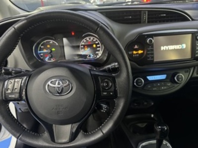 Toyota Yaris 1.5 100H Active 74 kW (100 CV) Toyota Yaris 1.5 100H Active 74 kW (100 CV)