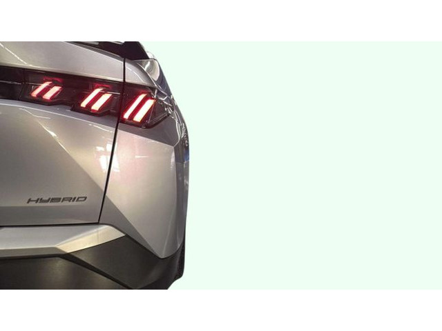 Peugeot3008 Allure Hybrid eDCS6 100 kW (136 CV) Vehículo usado en Barcelona - 19