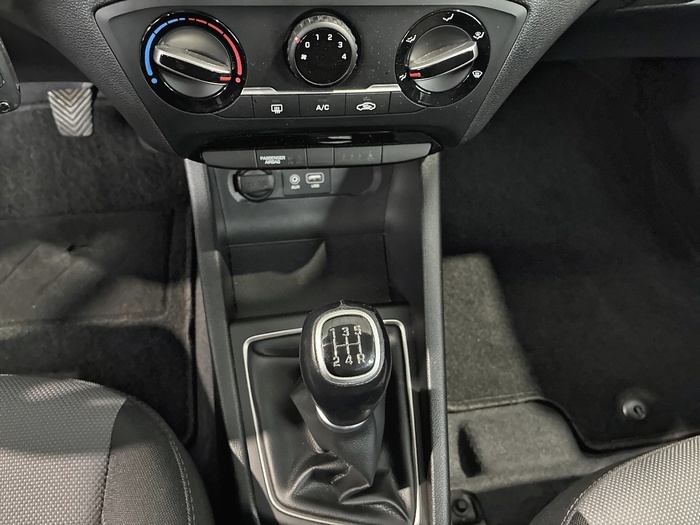 Hyundai i20 1.2 MPI Link 62 kW (84 CV) - 7 Hyundai i20 1.2 MPI Link 62 kW (84 CV) - 7