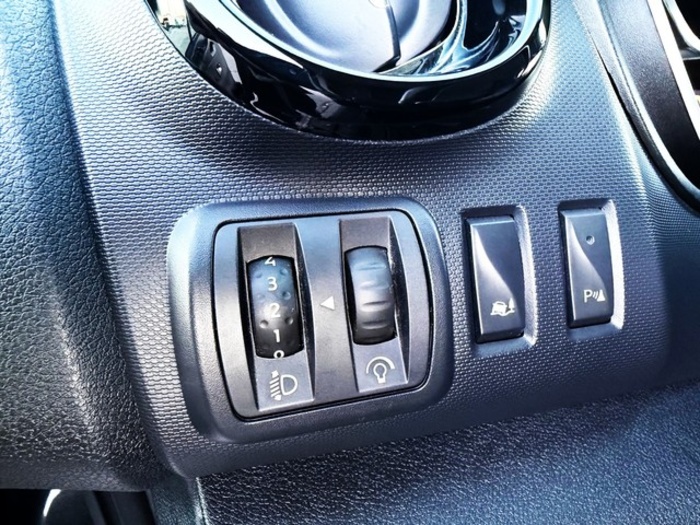 OpelVivaro Combi 1.6 CDTI S&S L1 2.7t Plus-9 107 kW (145 CV) Vehículo usado en Barcelona - 15 OpelVivaro Combi 1.6 CDTI S&S L1 2.7t Plus-9 107 kW (145 CV) Vehículo usado en Barcelona - 15