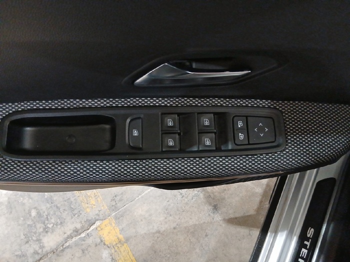 Dacia Sandero Stepway Comfort TCe 67 kW (91 CV) - 16 Dacia Sandero Stepway Comfort TCe 67 kW (91 CV) - 16