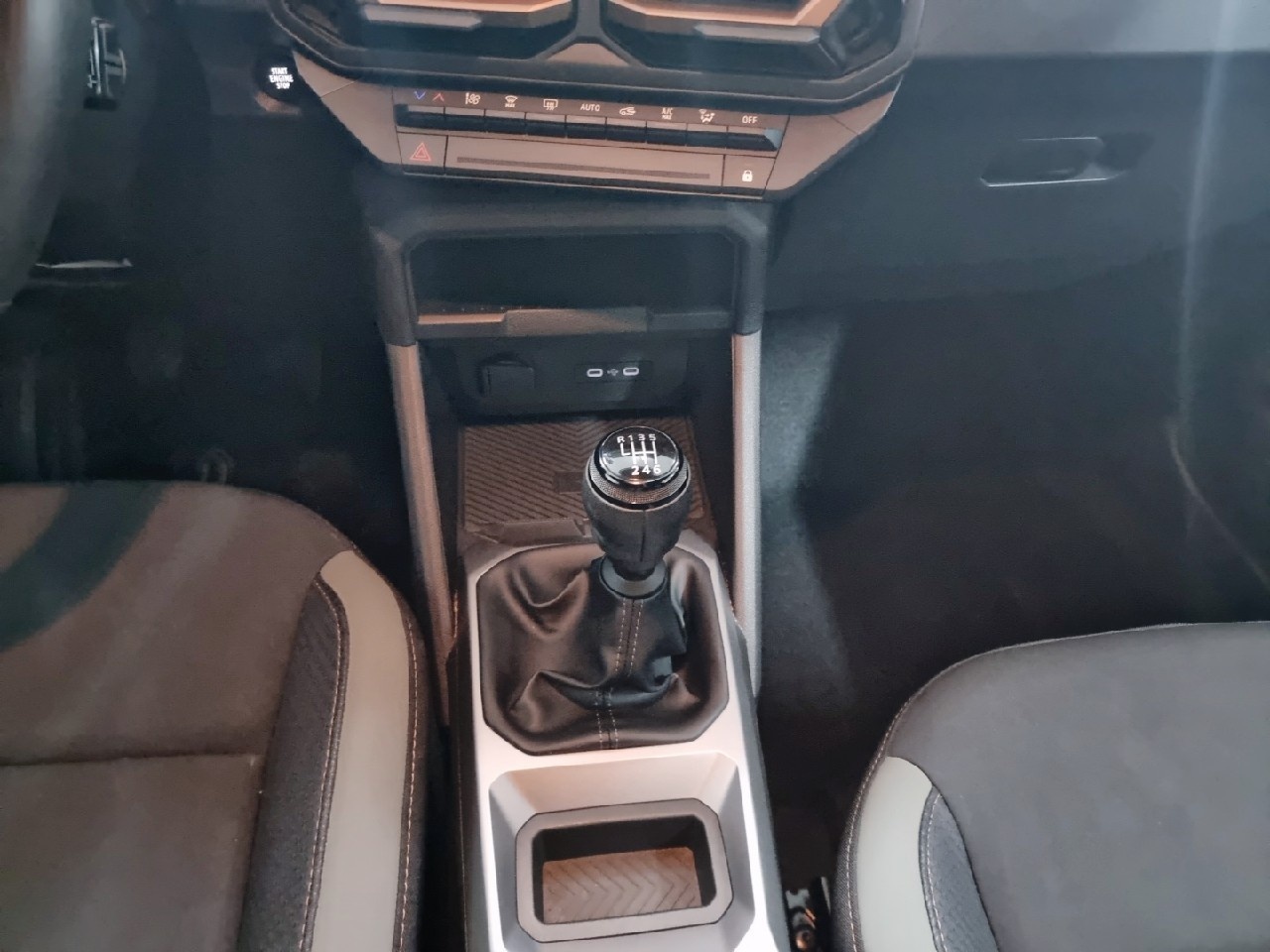 Dacia Duster Extreme 48V TCE 96 kW (130 CV) 4X2 - 8