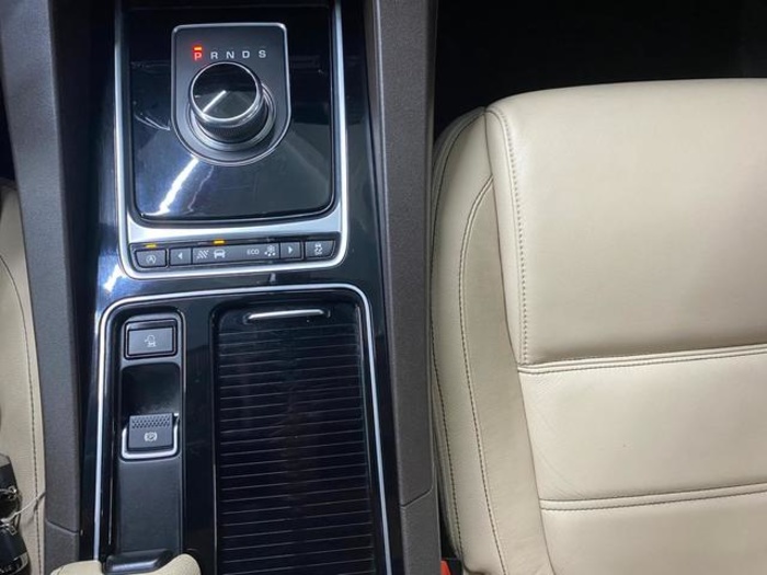 JaguarF-PACE 2.0L i4D Prestige Auto 132 kW (180 CV) Vehículo usado en Barcelona - 18 JaguarF-PACE 2.0L i4D Prestige Auto 132 kW (180 CV) Vehículo usado en Barcelona - 18