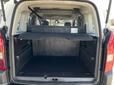 Peugeot Rifter BlueHDi 100 Allure Business Standard 73 kW (100 CV) Peugeot Rifter BlueHDi 100 Allure Business Standard 73 kW (100 CV)