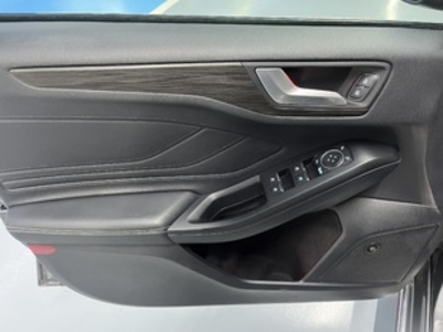 Ford Focus 1.0 Ecoboost Vignale Auto 92 kW (125 CV) Ford Focus 1.0 Ecoboost Vignale Auto 92 kW (125 CV)