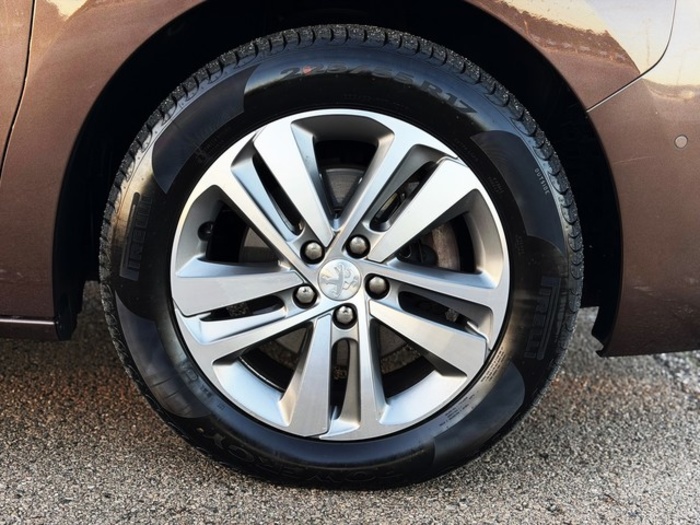 PeugeotTraveller BlueHDi 120 S&S Active Long 88 kW (120 CV) Vehículo usado en Barcelona - 13 PeugeotTraveller BlueHDi 120 S&S Active Long 88 kW (120 CV) Vehículo usado en Barcelona - 13