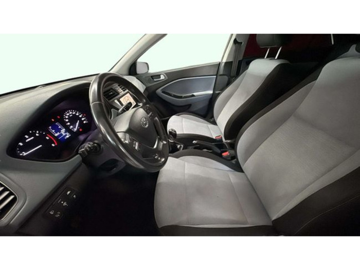 Hyundaii20 1.4 CRDI BlueDrive Essence 66 kW (90 CV) Vehículo usado en Barcelona - 9 Hyundaii20 1.4 CRDI BlueDrive Essence 66 kW (90 CV) Vehículo usado en Barcelona - 9