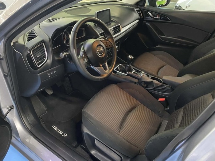 MazdaMazda 3 2.0 GE Luxury Safety AT 88 kW (120 CV) Vehículo usado en Barcelona - 8 MazdaMazda 3 2.0 GE Luxury Safety AT 88 kW (120 CV) Vehículo usado en Barcelona - 8