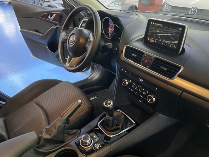 MazdaMazda 3 2.0 GE Luxury Safety AT 88 kW (120 CV) Vehículo usado en Barcelona - 13 MazdaMazda 3 2.0 GE Luxury Safety AT 88 kW (120 CV) Vehículo usado en Barcelona - 13