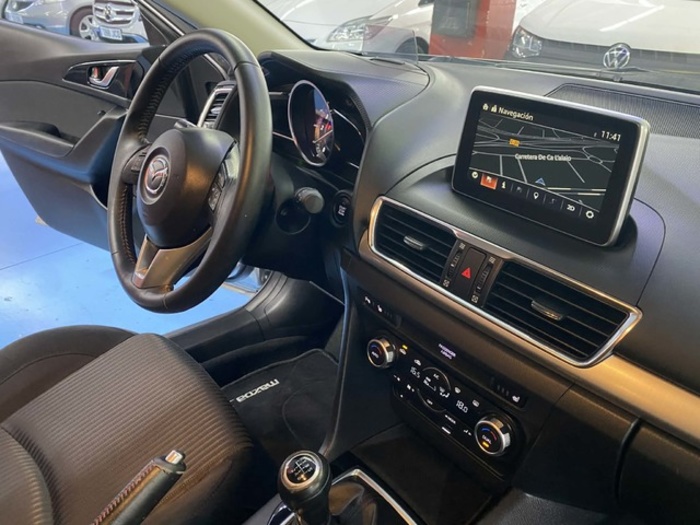MazdaMazda 3 2.0 GE Luxury Safety AT 88 kW (120 CV) Vehículo usado en Barcelona - 16 MazdaMazda 3 2.0 GE Luxury Safety AT 88 kW (120 CV) Vehículo usado en Barcelona - 16