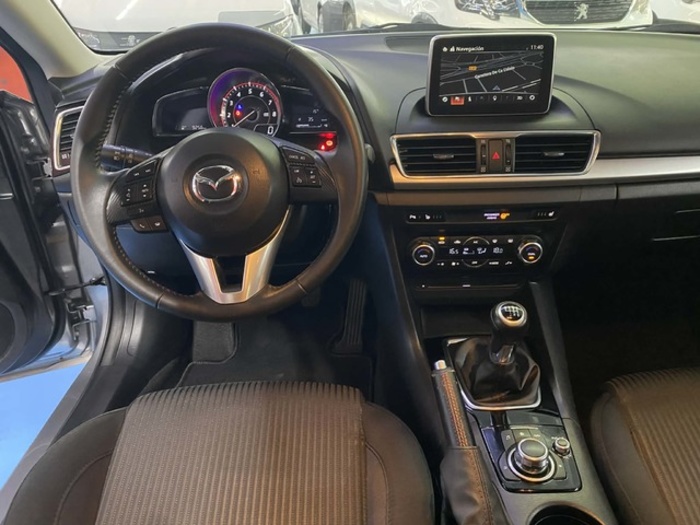 MazdaMazda 3 2.0 GE Luxury Safety AT 88 kW (120 CV) Vehículo usado en Barcelona - 17 MazdaMazda 3 2.0 GE Luxury Safety AT 88 kW (120 CV) Vehículo usado en Barcelona - 17