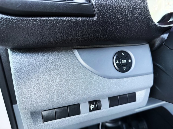 PeugeotExpert Combi BlueHDi 100 S&S Standard 75 kW (102 CV) Vehículo usado en Barcelona - 10 PeugeotExpert Combi BlueHDi 100 S&S Standard 75 kW (102 CV) Vehículo usado en Barcelona - 10