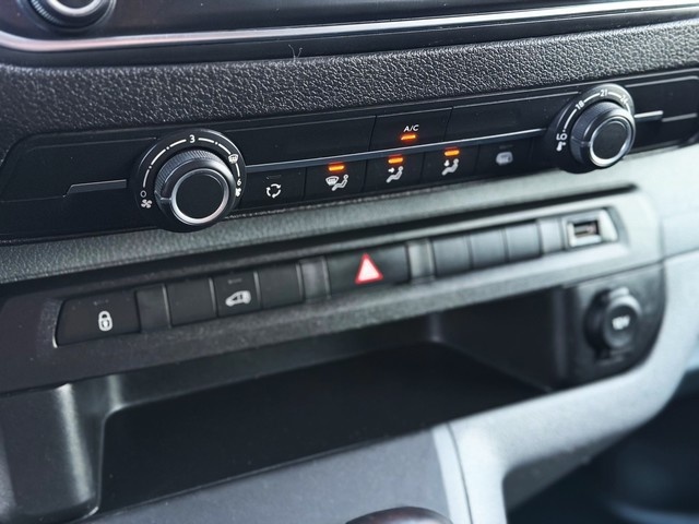 PeugeotExpert Combi BlueHDi 100 S&S Standard 75 kW (102 CV) Vehículo usado en Barcelona - 25