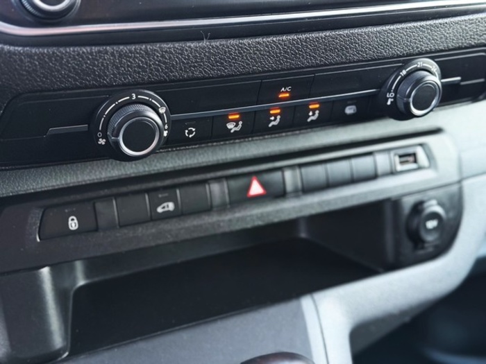 PeugeotExpert Combi BlueHDi 100 S&S Standard 75 kW (102 CV) Vehículo usado en Barcelona - 25 PeugeotExpert Combi BlueHDi 100 S&S Standard 75 kW (102 CV) Vehículo usado en Barcelona - 25