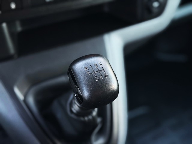 PeugeotExpert Combi BlueHDi 100 S&S Standard 75 kW (102 CV) Vehículo usado en Barcelona - 26