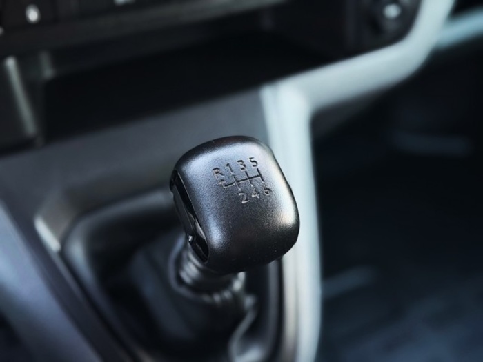 PeugeotExpert Combi BlueHDi 100 S&S Standard 75 kW (102 CV) Vehículo usado en Barcelona - 26 PeugeotExpert Combi BlueHDi 100 S&S Standard 75 kW (102 CV) Vehículo usado en Barcelona - 26