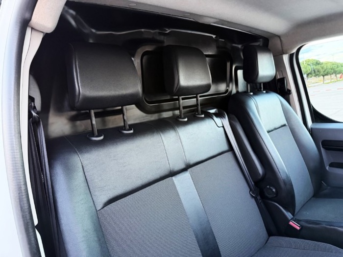 PeugeotExpert Combi BlueHDi 100 S&S Standard 75 kW (102 CV) Vehículo usado en Barcelona - 28 PeugeotExpert Combi BlueHDi 100 S&S Standard 75 kW (102 CV) Vehículo usado en Barcelona - 28