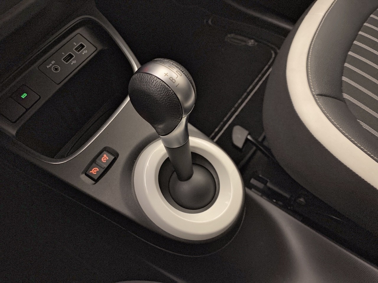 Renault Twingo R80 batería 20kWh 60 kW (81 CV) - 8