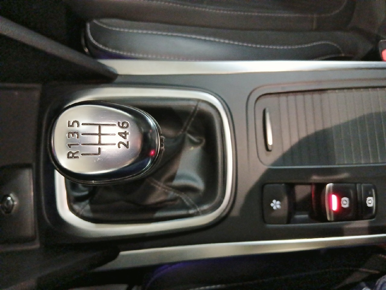 Renault Megane Sport Tourer Zen TCe 103 kW (140 CV) - 7