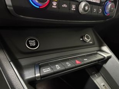 Audi Q3 S line 35 TFSI 110 kW (150 CV) Audi Q3 S line 35 TFSI 110 kW (150 CV)